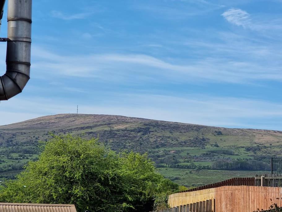 Spacious House City Skyline And Mountain Views Close Too Belfast Centre And Airports Free Parking エクステリア 写真