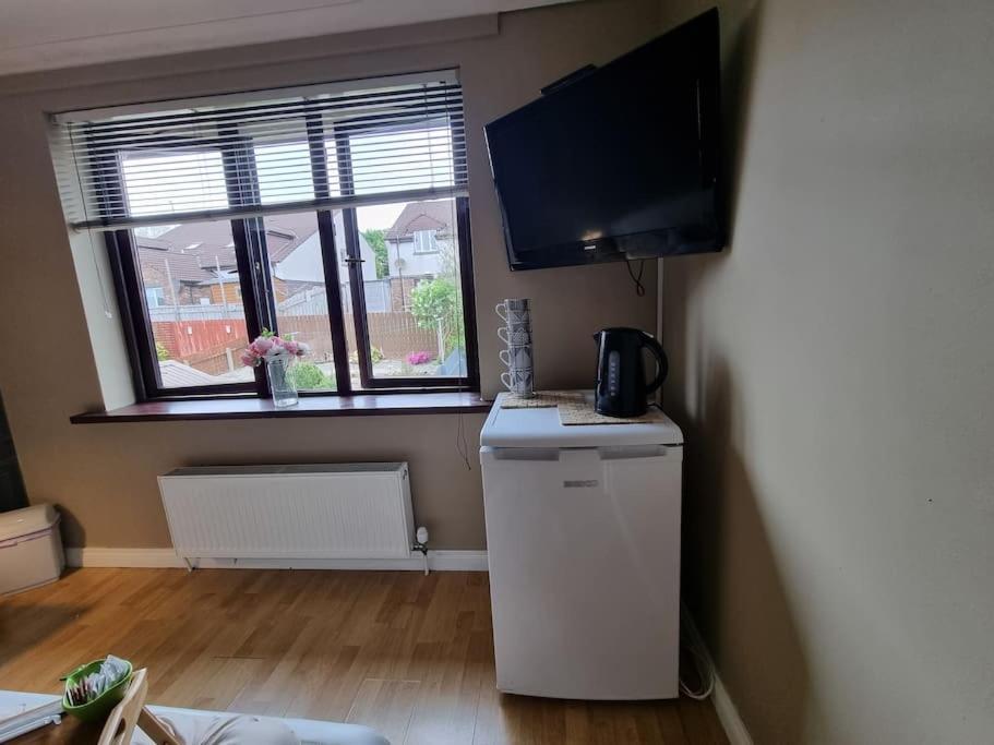Spacious House City Skyline And Mountain Views Close Too Belfast Centre And Airports Free Parking エクステリア 写真