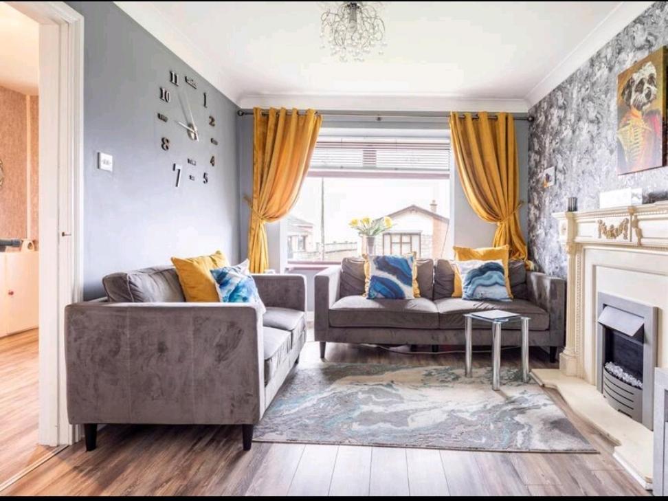Spacious House City Skyline And Mountain Views Close Too Belfast Centre And Airports Free Parking エクステリア 写真