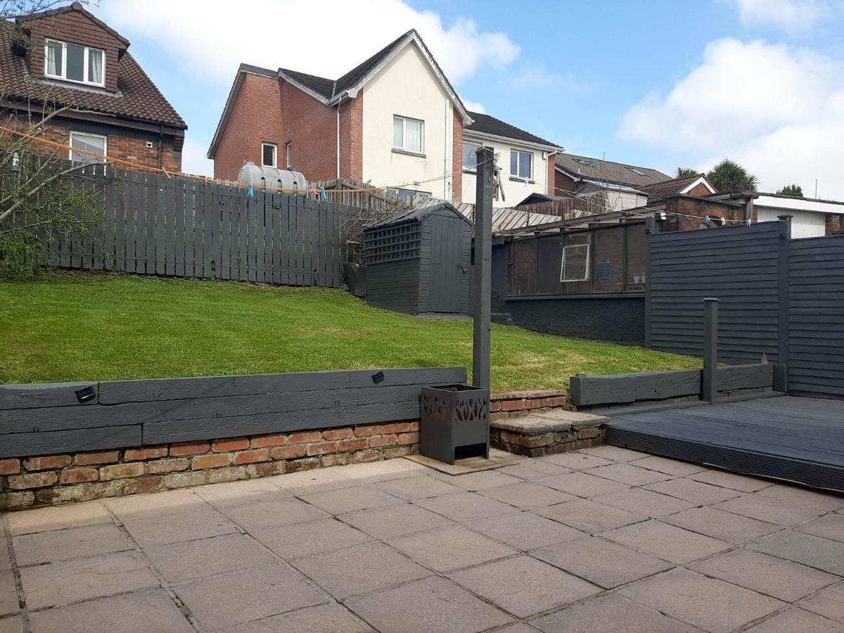 Spacious House City Skyline And Mountain Views Close Too Belfast Centre And Airports Free Parking エクステリア 写真